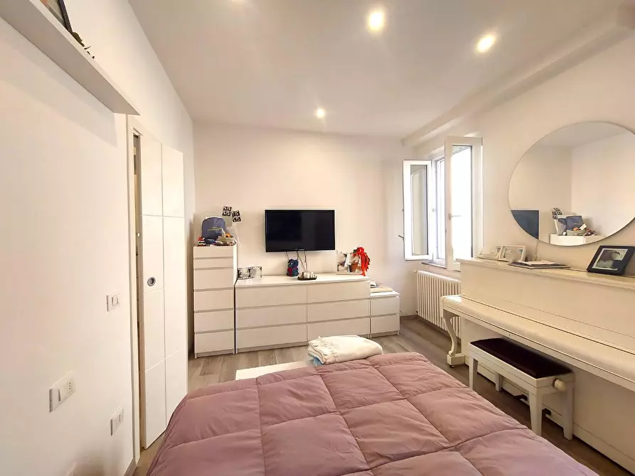 Immagine 12 di Appartamento in vendita  a Lucca