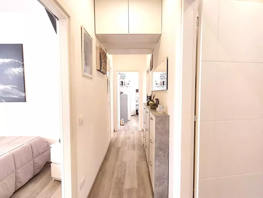 Immagine 19 di Appartamento in vendita  a Lucca