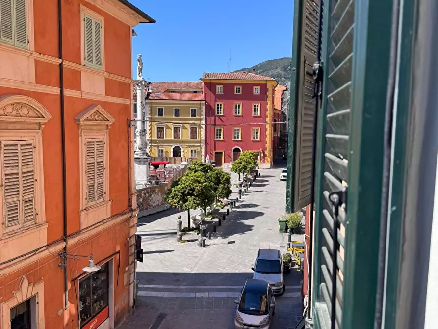 Immagine 1 di Appartamento in vendita  a Massa