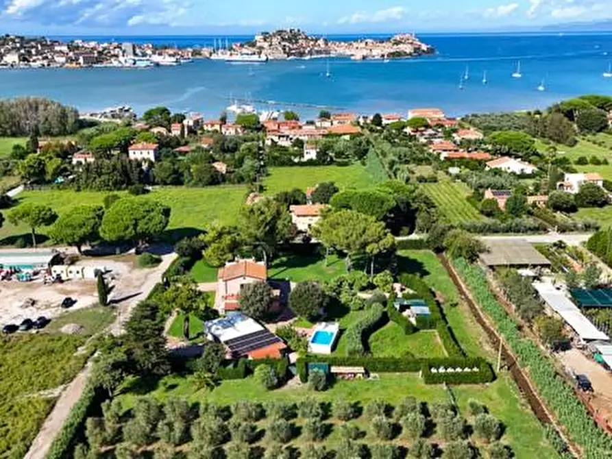Immagine 34 di Villa in vendita  a Portoferraio