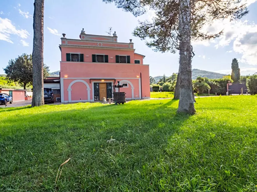 Immagine 2 di Villa in vendita  a Portoferraio