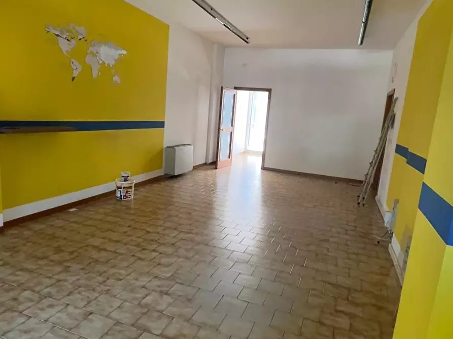 Immagine 6 di Locale commerciale in vendita  a Colle Di Val D'elsa