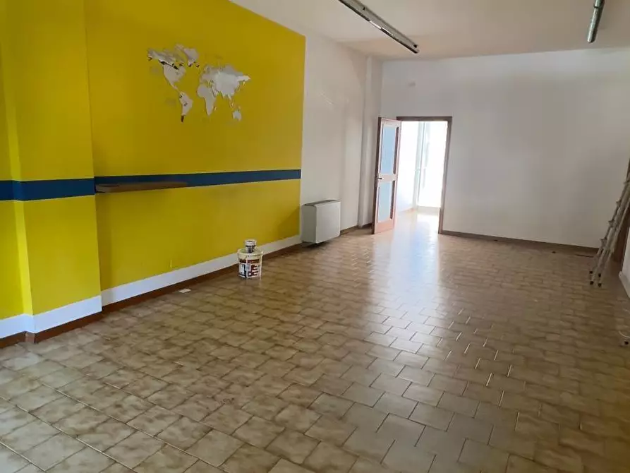 Immagine 7 di Locale commerciale in vendita  a Colle Di Val D'elsa