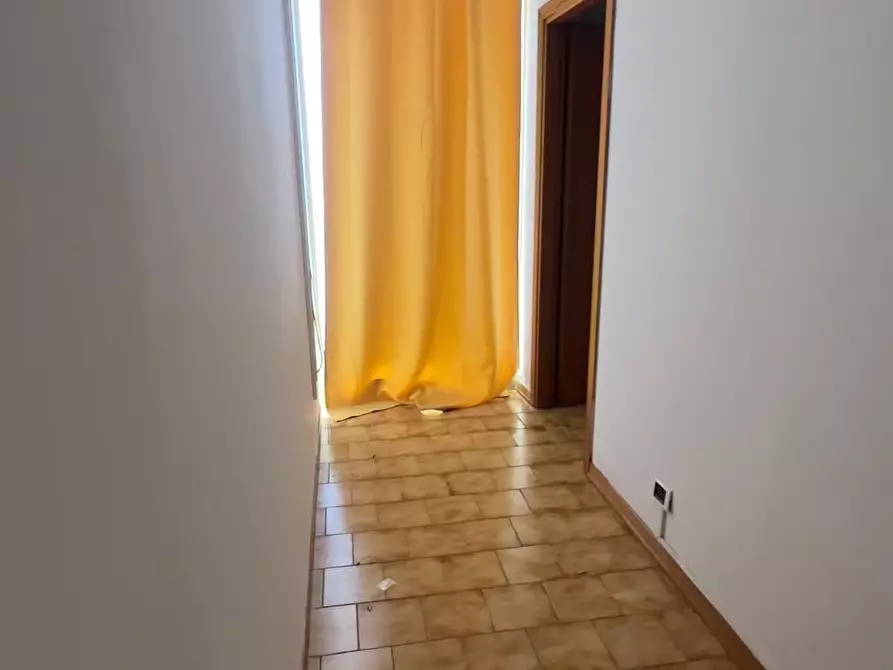 Immagine 12 di Locale commerciale in vendita  a Colle Di Val D'elsa