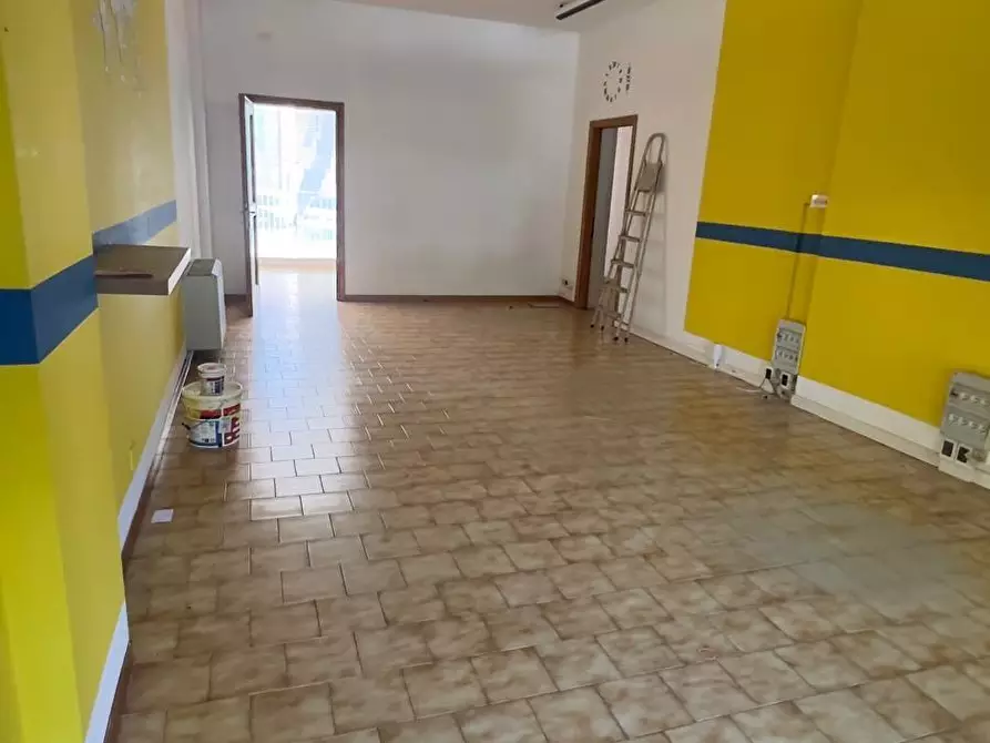 Immagine 11 di Locale commerciale in vendita  a Colle Di Val D'elsa