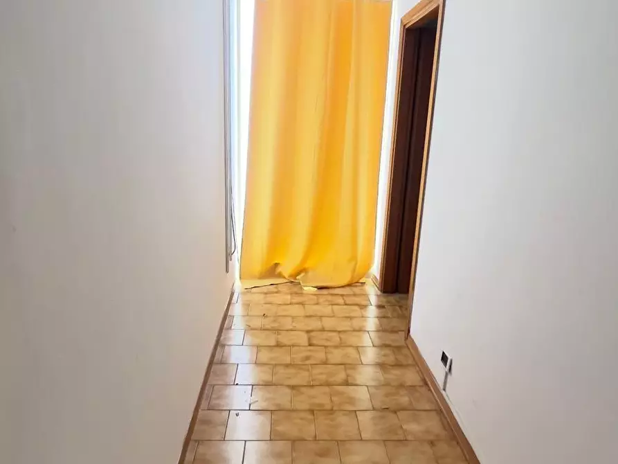 Immagine 15 di Locale commerciale in vendita  a Colle Di Val D'elsa