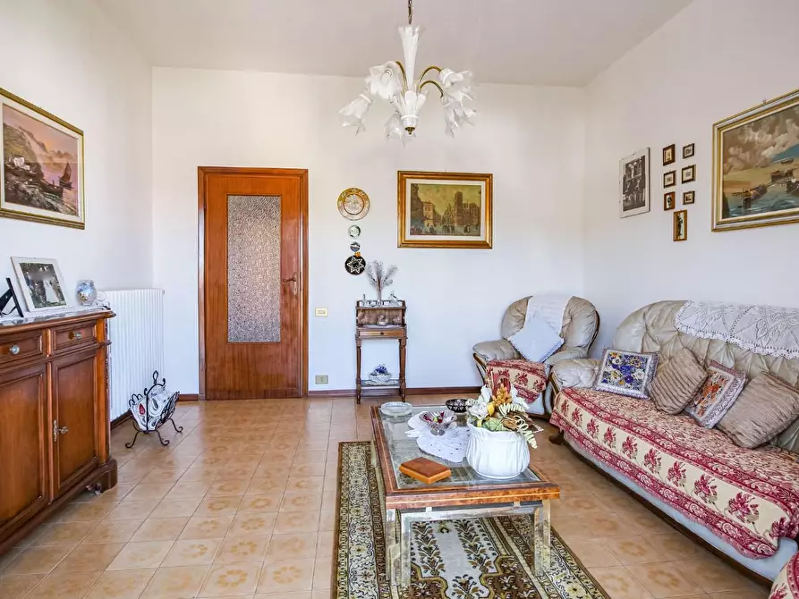 Immagine 5 di Appartamento in vendita  a Vecchiano