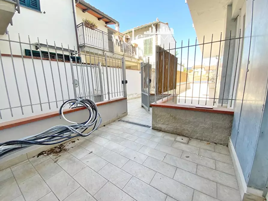 Immagine 21 di Appartamento in vendita  a Campi Bisenzio