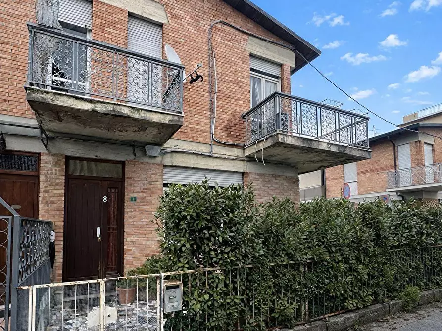 Immagine 1 di Casa trifamiliare in vendita  a Viareggio