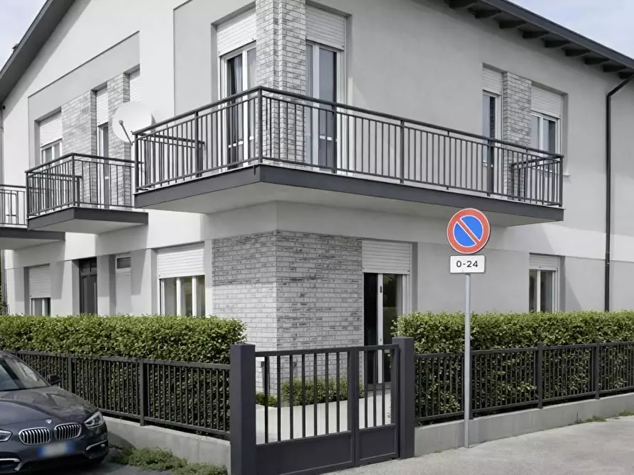 Immagine 3 di Casa trifamiliare in vendita  a Viareggio