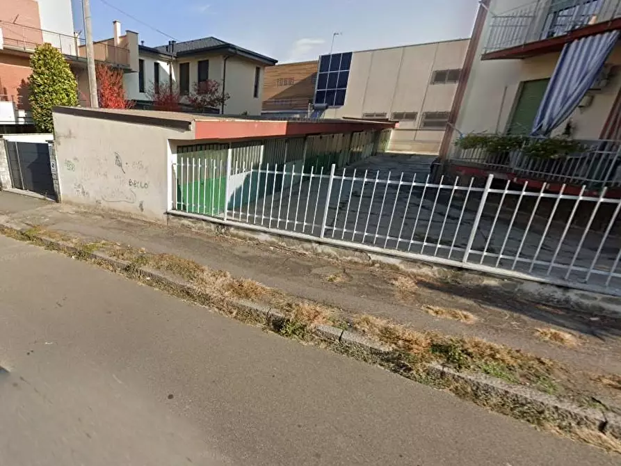 Immagine 1 di Garage in vendita  a Alessandria