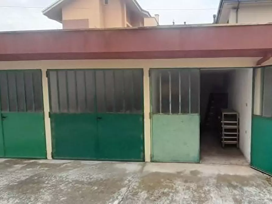 Immagine 2 di Garage in vendita  a Alessandria