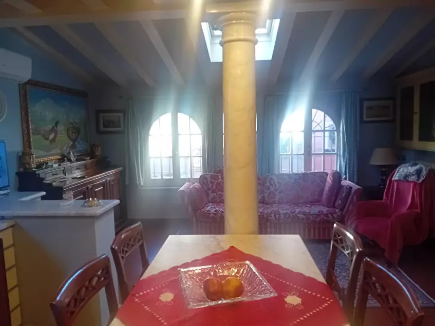 Immagine 11 di Villetta a schiera in vendita  a Carmignano