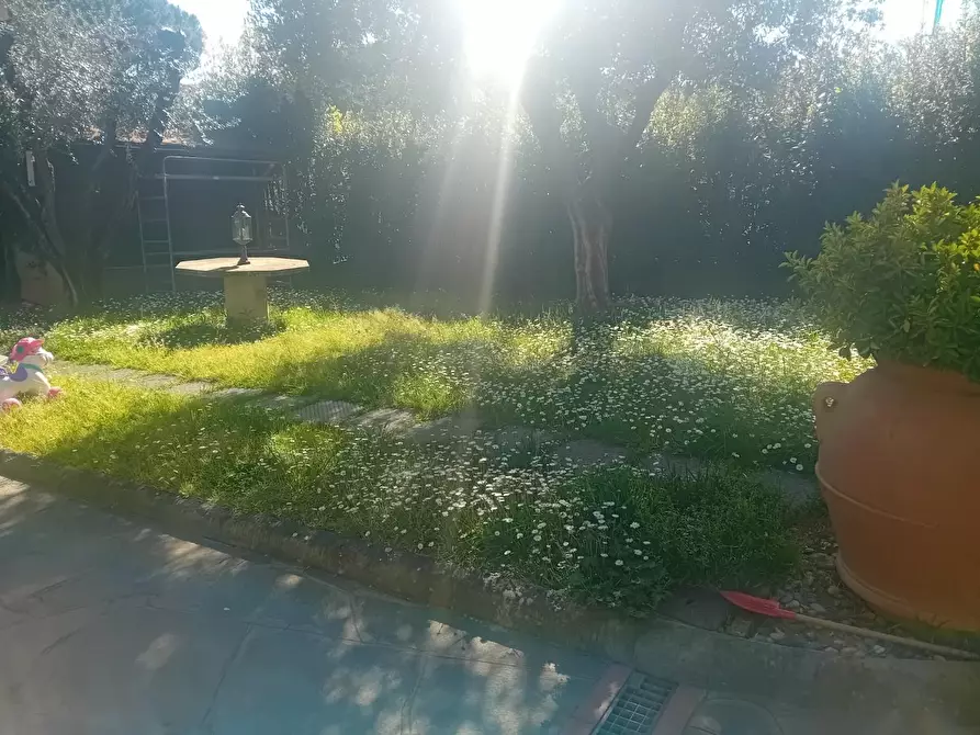 Immagine 14 di Villetta a schiera in vendita  a Carmignano