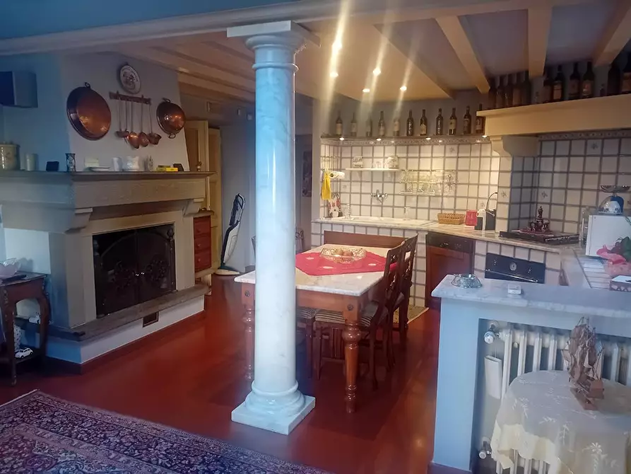 Immagine 10 di Villetta a schiera in vendita  a Carmignano