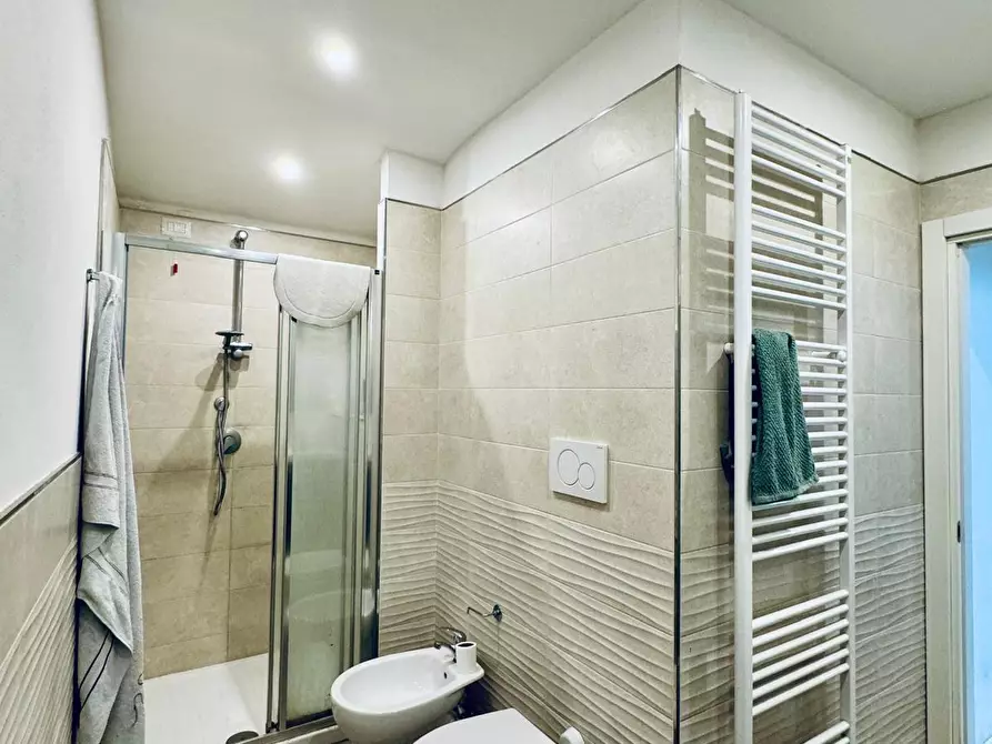 Immagine 15 di Appartamento in vendita  a Lucca