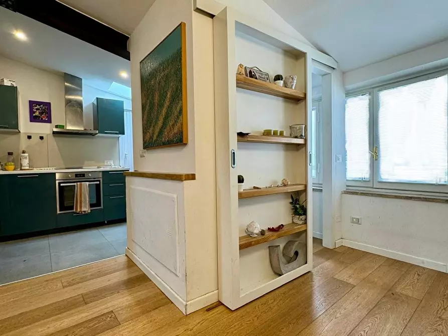 Immagine 37 di Appartamento in vendita  a Lucca