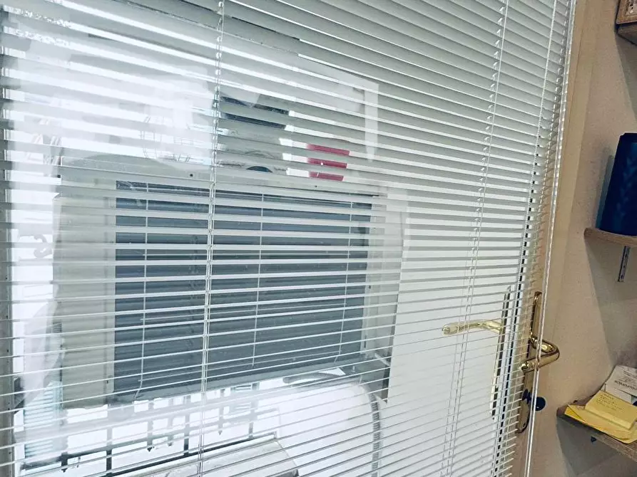 Immagine 11 di Appartamento in vendita  a Lucca