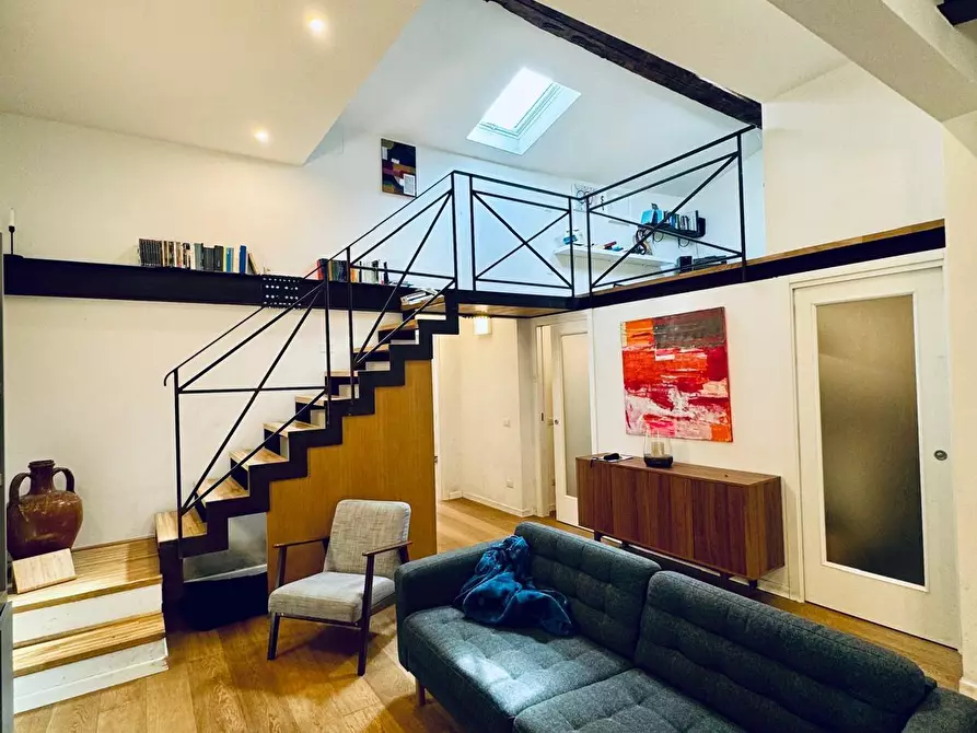 Immagine 21 di Appartamento in vendita  a Lucca