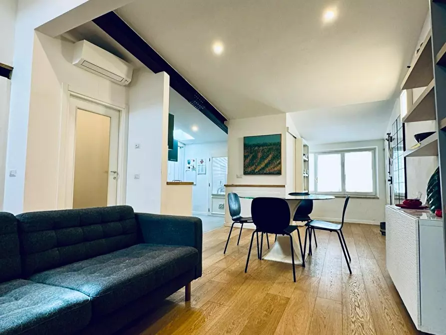 Immagine 6 di Appartamento in vendita  a Lucca