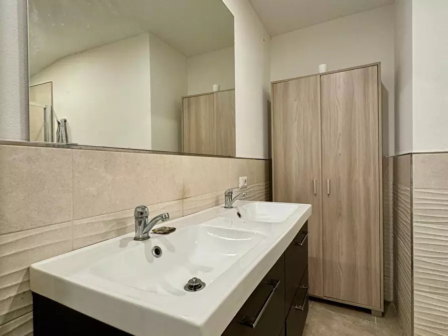 Immagine 17 di Appartamento in vendita  a Lucca