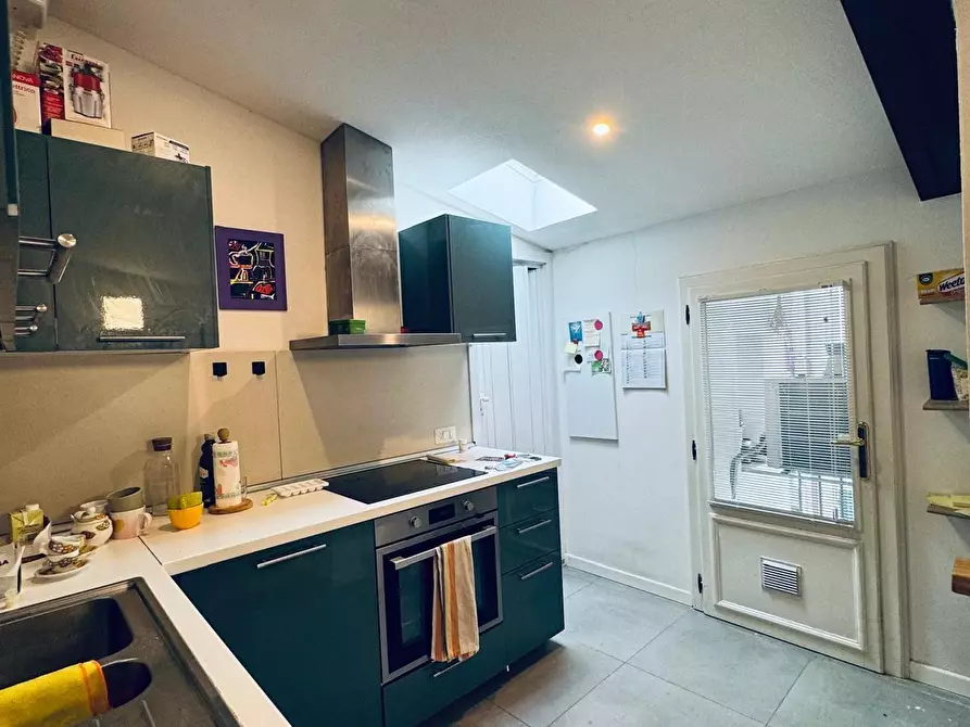 Immagine 10 di Appartamento in vendita  a Lucca