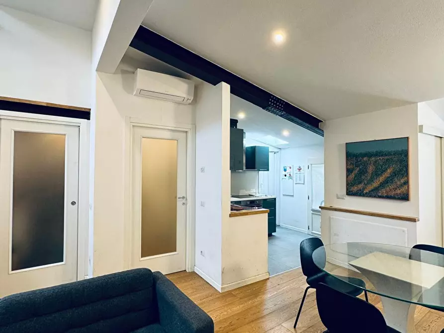 Immagine 7 di Appartamento in vendita  a Lucca