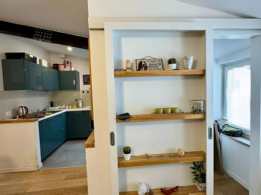 Immagine 3 di Appartamento in vendita  a Lucca