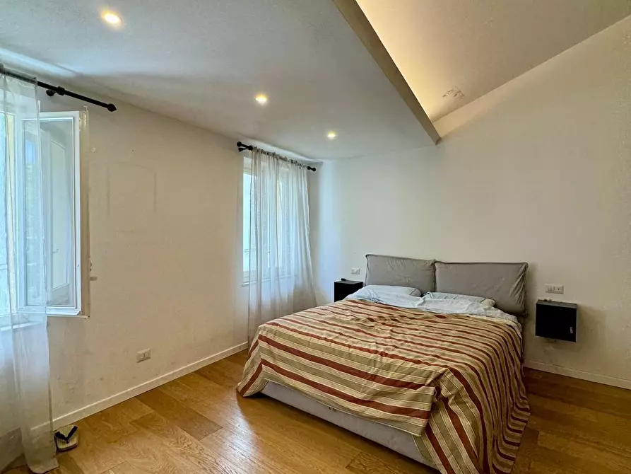 Immagine 38 di Appartamento in vendita  a Lucca