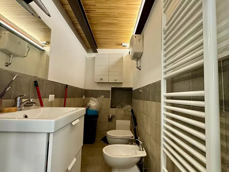 Immagine 20 di Appartamento in vendita  a Lucca