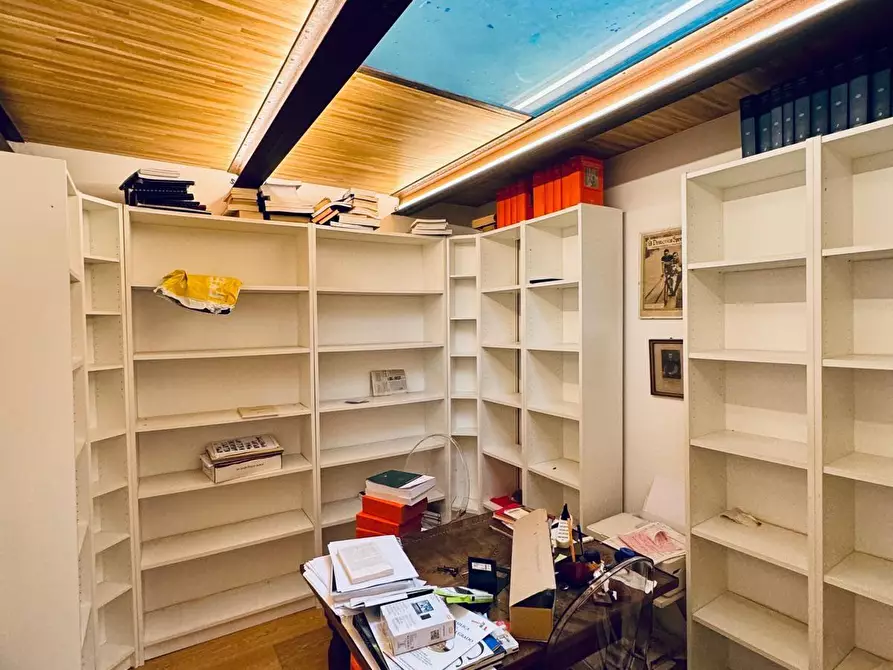 Immagine 28 di Appartamento in vendita  a Lucca