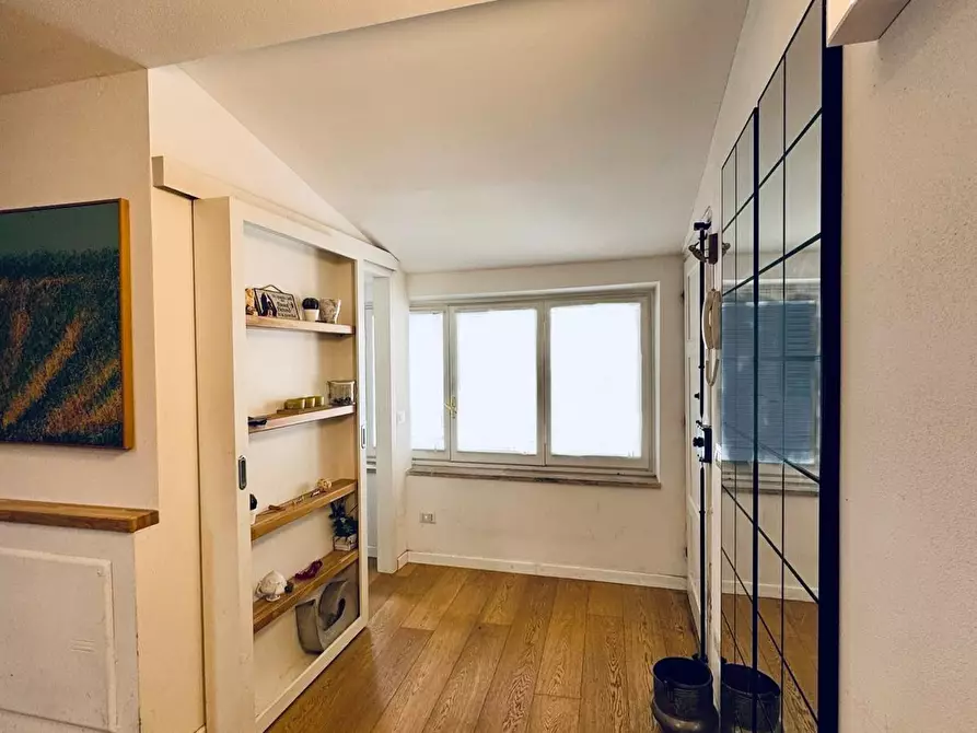 Immagine 2 di Appartamento in vendita  a Lucca