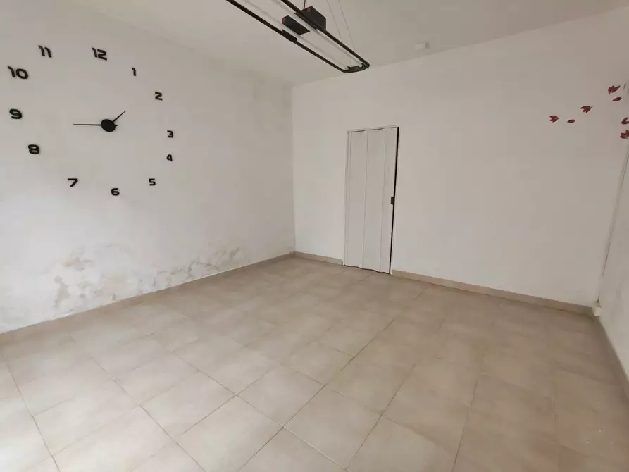 Immagine 2 di Negozio in vendita  a Ponsacco