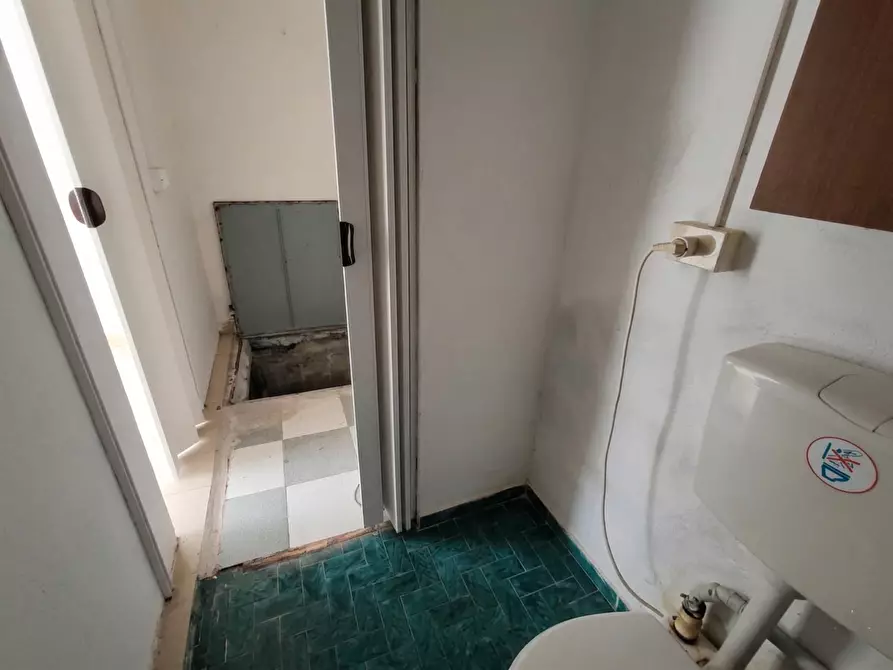 Immagine 4 di Negozio in vendita  a Ponsacco