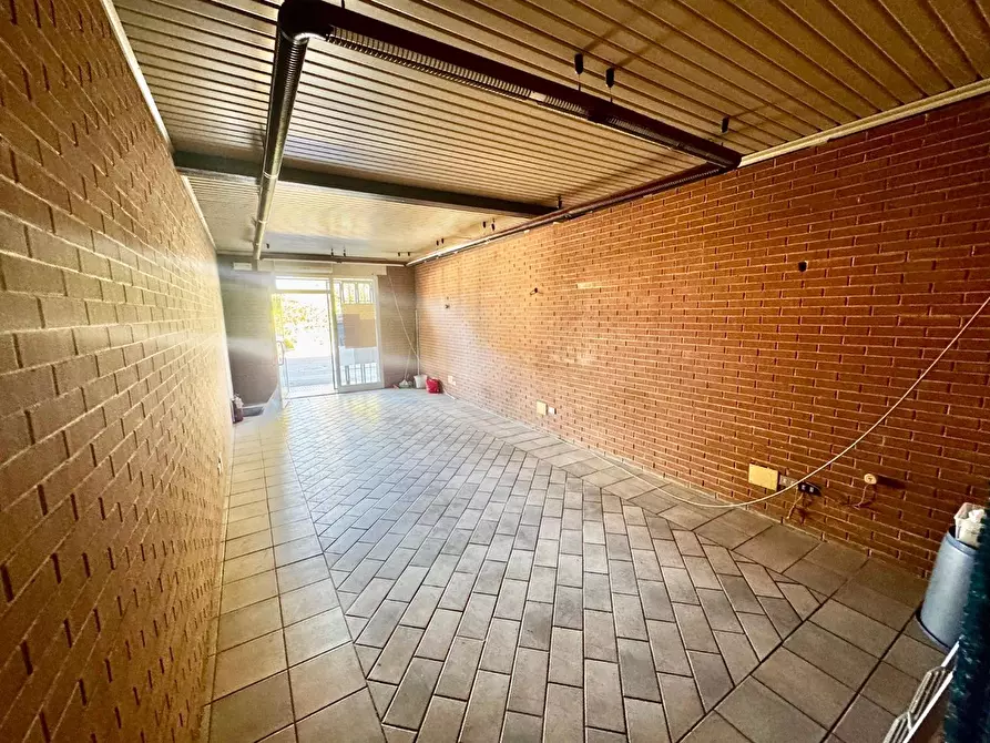 Immagine 3 di Locale commerciale in affitto  a Ponsacco