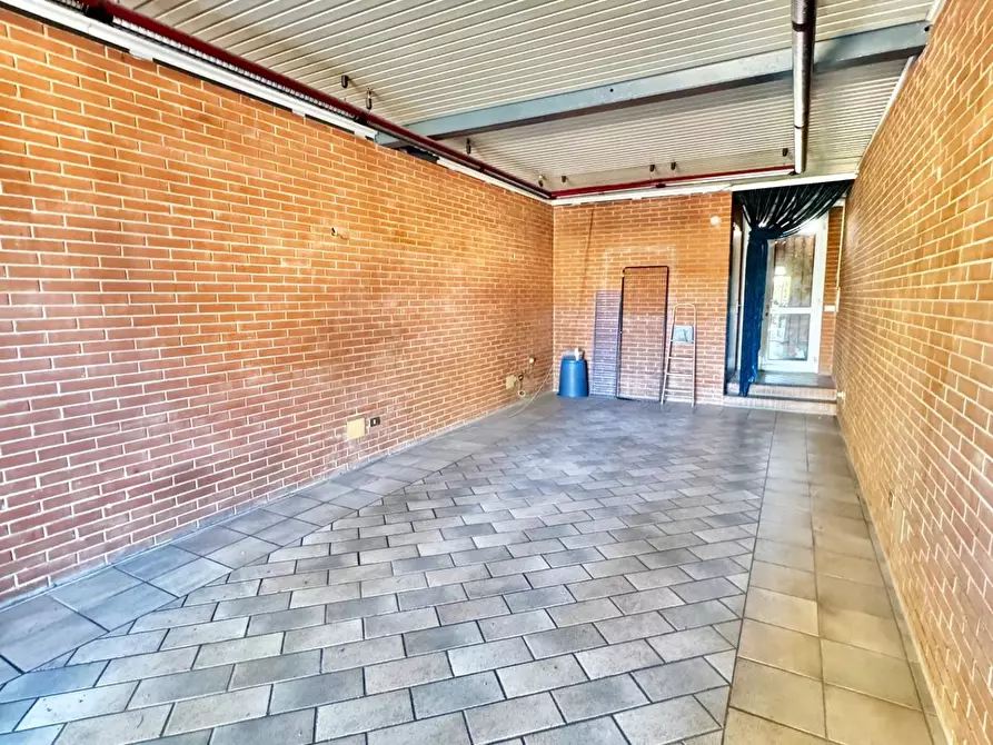 Immagine 1 di Locale commerciale in affitto  a Ponsacco