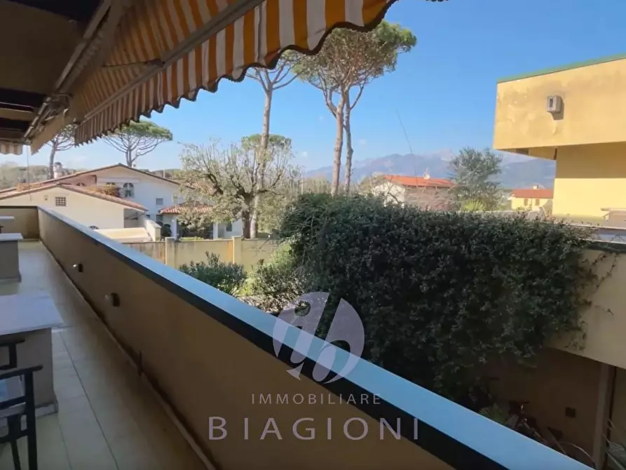 Immagine 9 di Appartamento in vendita  a Montignoso