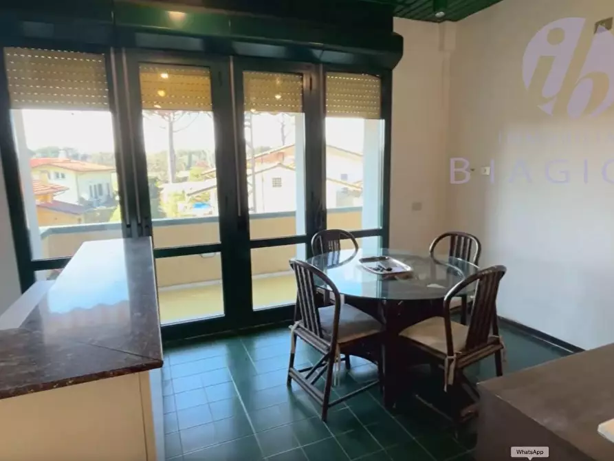 Immagine 7 di Appartamento in vendita  a Montignoso