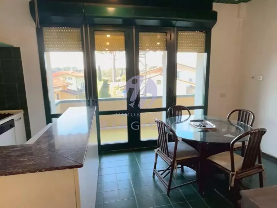 Immagine 5 di Appartamento in vendita  a Montignoso