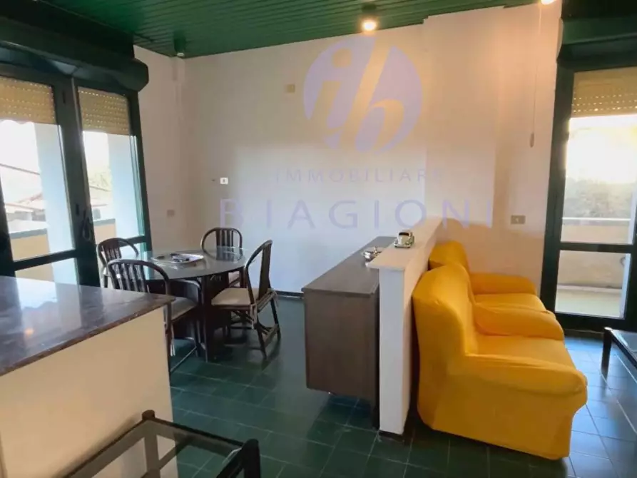 Immagine 4 di Appartamento in vendita  a Montignoso