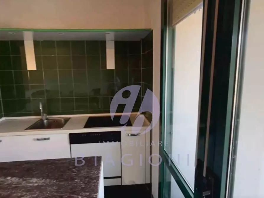 Immagine 3 di Appartamento in vendita  a Montignoso