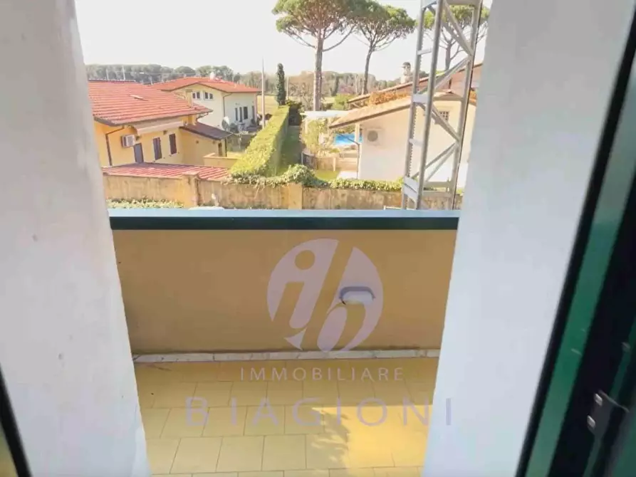 Immagine 14 di Appartamento in vendita  a Montignoso