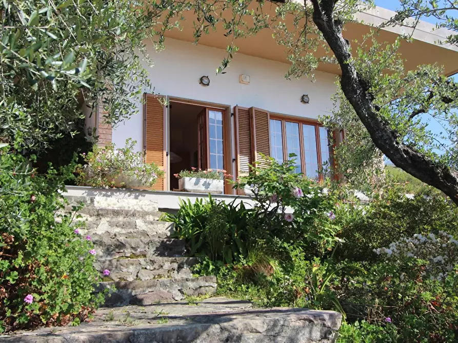 Immagine 2 di Casa semindipendente in vendita  a La Spezia