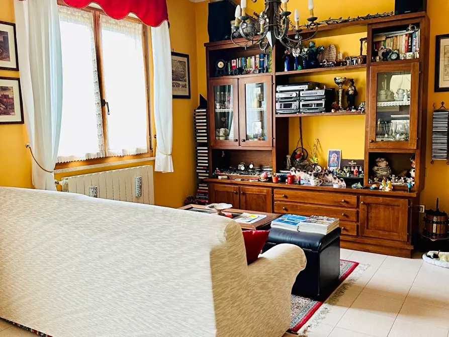 Immagine 2 di Appartamento in vendita  a Siena