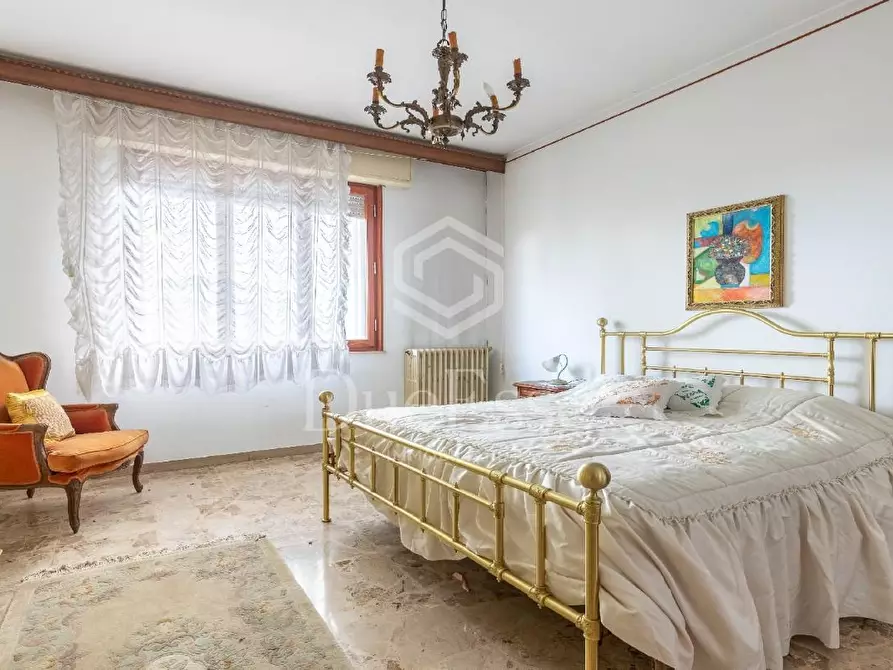 Immagine 8 di Villa in vendita  a Fucecchio