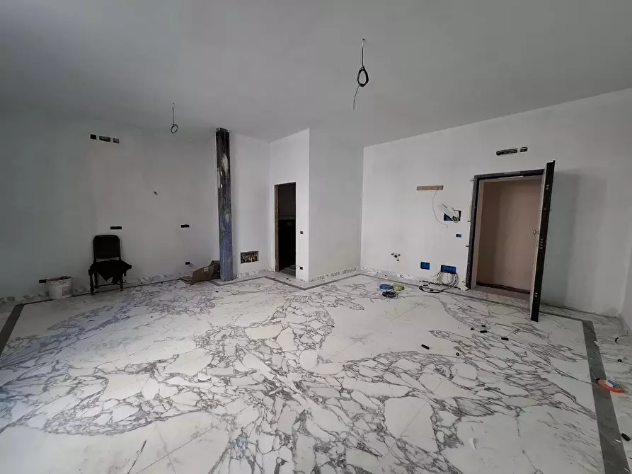 Immagine 2 di Ufficio in vendita  a Carrara