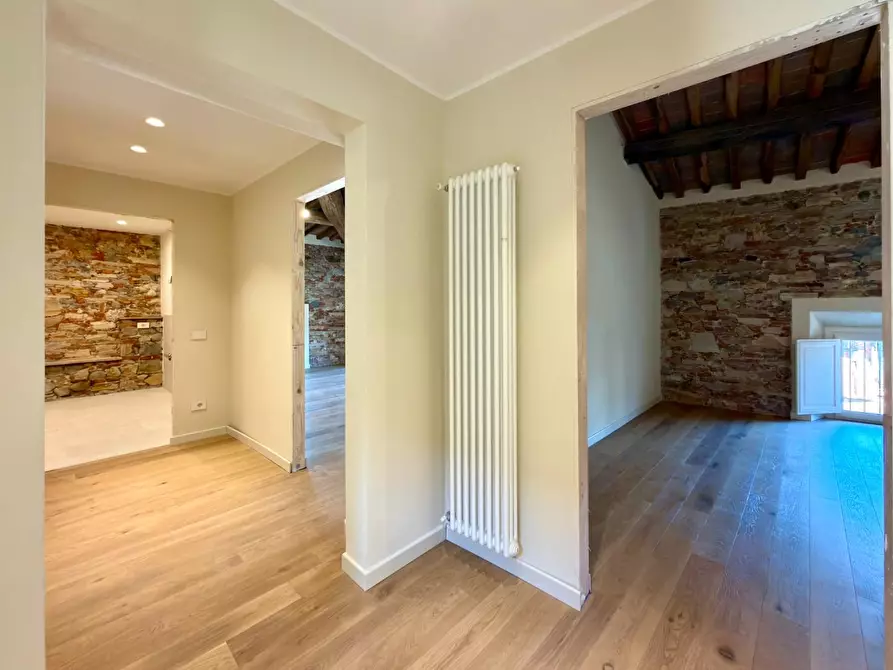 Immagine 15 di Appartamento in vendita  a Lucca