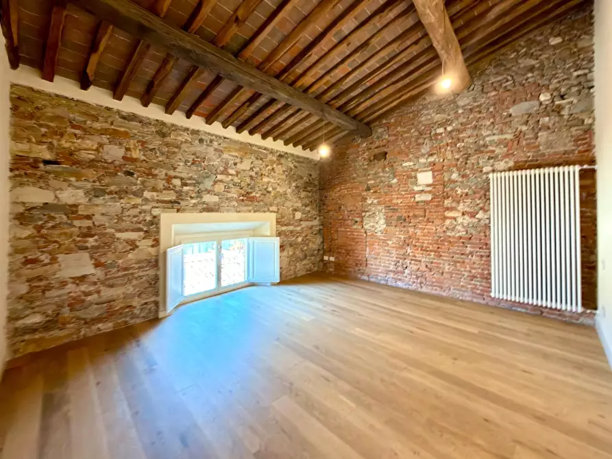 Immagine 16 di Appartamento in vendita  a Lucca