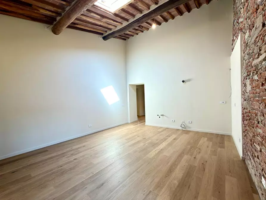 Immagine 10 di Appartamento in vendita  a Lucca