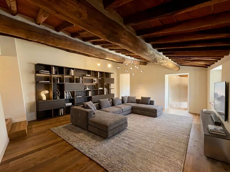 Immagine 2 di Appartamento in vendita  a Lucca